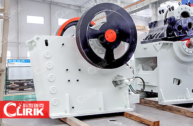 一臺小型碎石機的成本大概是多少？