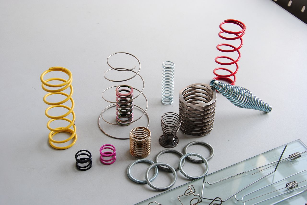 專業(yè)生產(chǎn)廠家汽車電機彈簧家電微電機彈簧